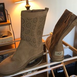 Brand NWOT Ugg Lo Pro Short S/N 1003525